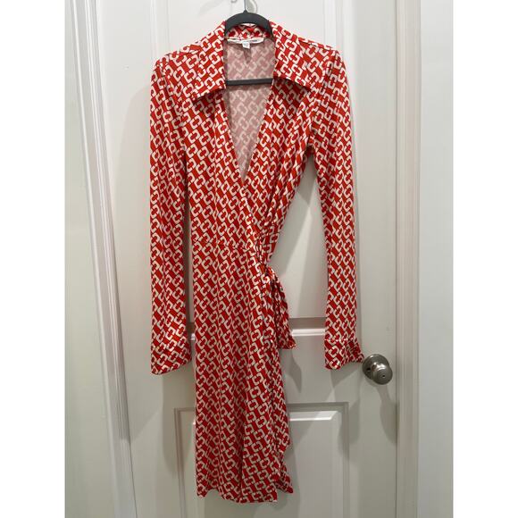 Diane Von Furstenberg Jeanne Red Chain Link Long Sleeve 100% Silk Wrap Dress 10 - Picture 2 of 6